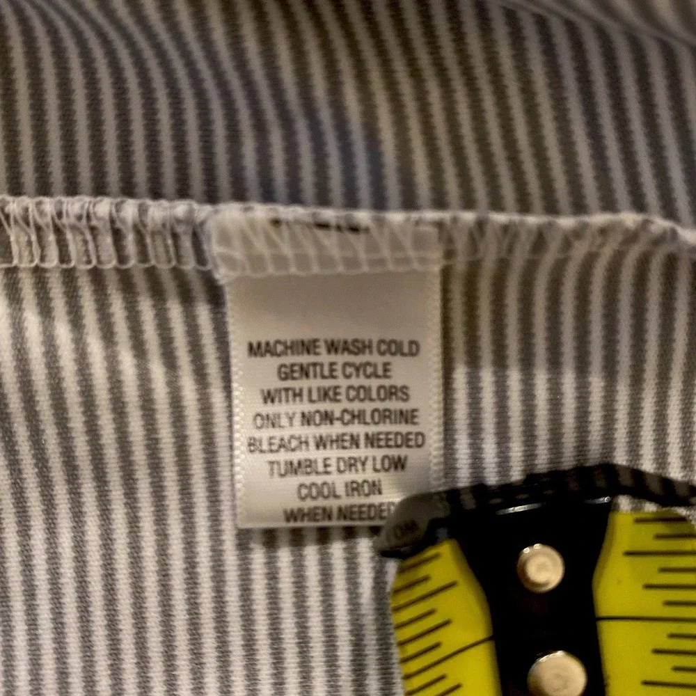 Greg Norman Men's Golf Polo Large Grey White Striped Shark Tasso Elba Play-Dry - Picture 9 of 9